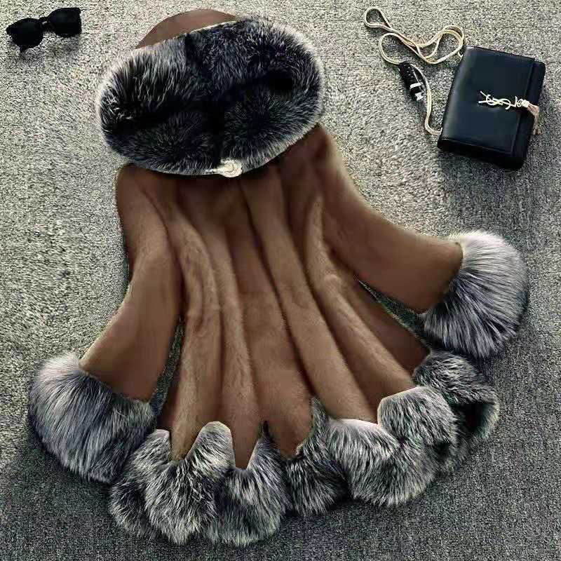 Manteau fausse fourrure à capuchon