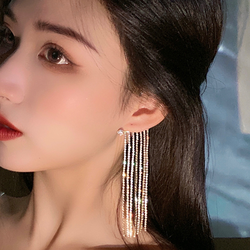 Boucles oreilles longues pompon mode
