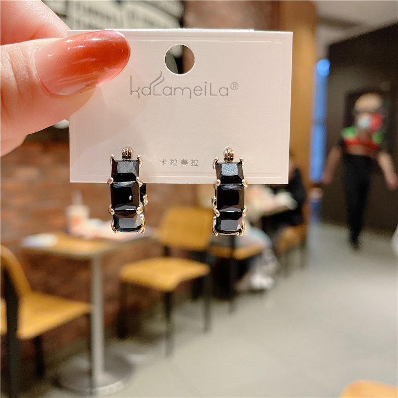 Petites boucles d'oreilles haut de gamme