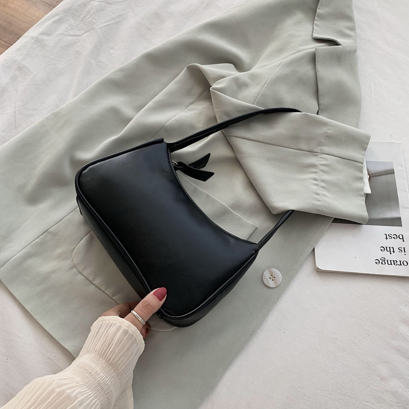 Sac aisselle filet rouge tendance minimaliste