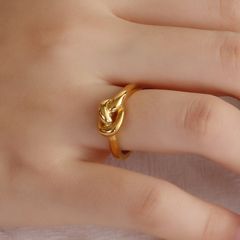 Bague acier titane nœud géométrique Truelove