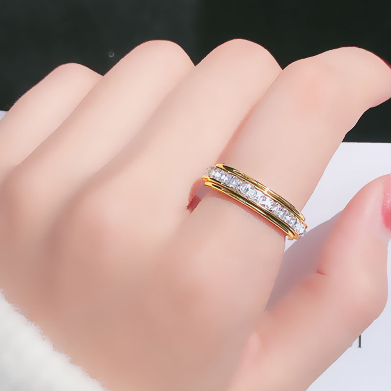 Bague titane acier tournante diamant carré femme