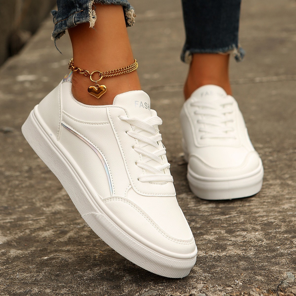 Souliers blanc lacets bout rond femme semelle