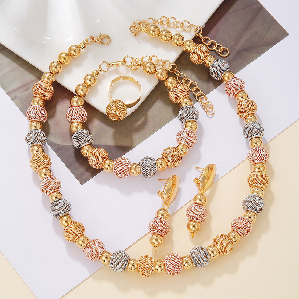 5 colliers perles métalliques boucles oreilles bracelets
