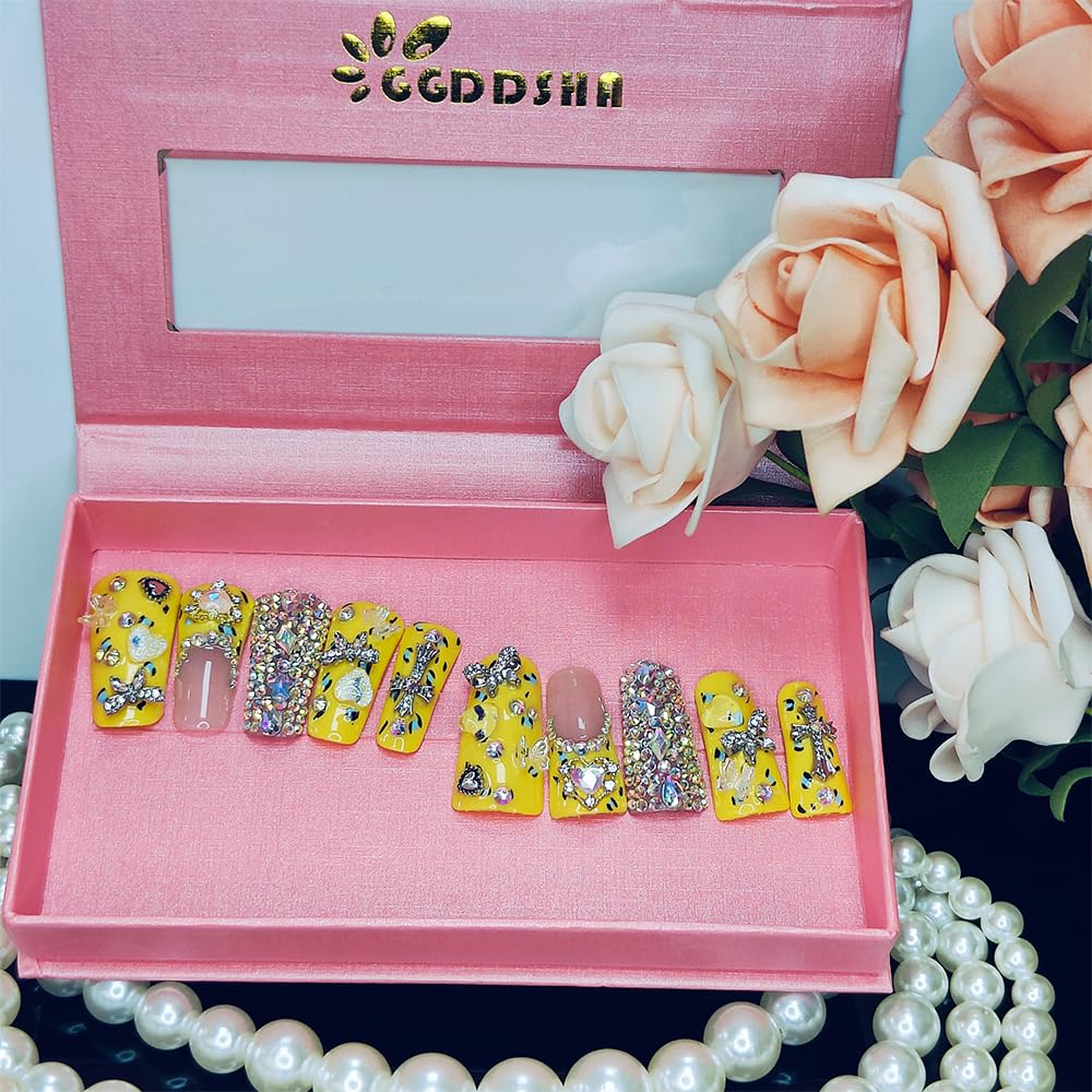 Ongles canard acrylique carrés rhinestones amour papillon