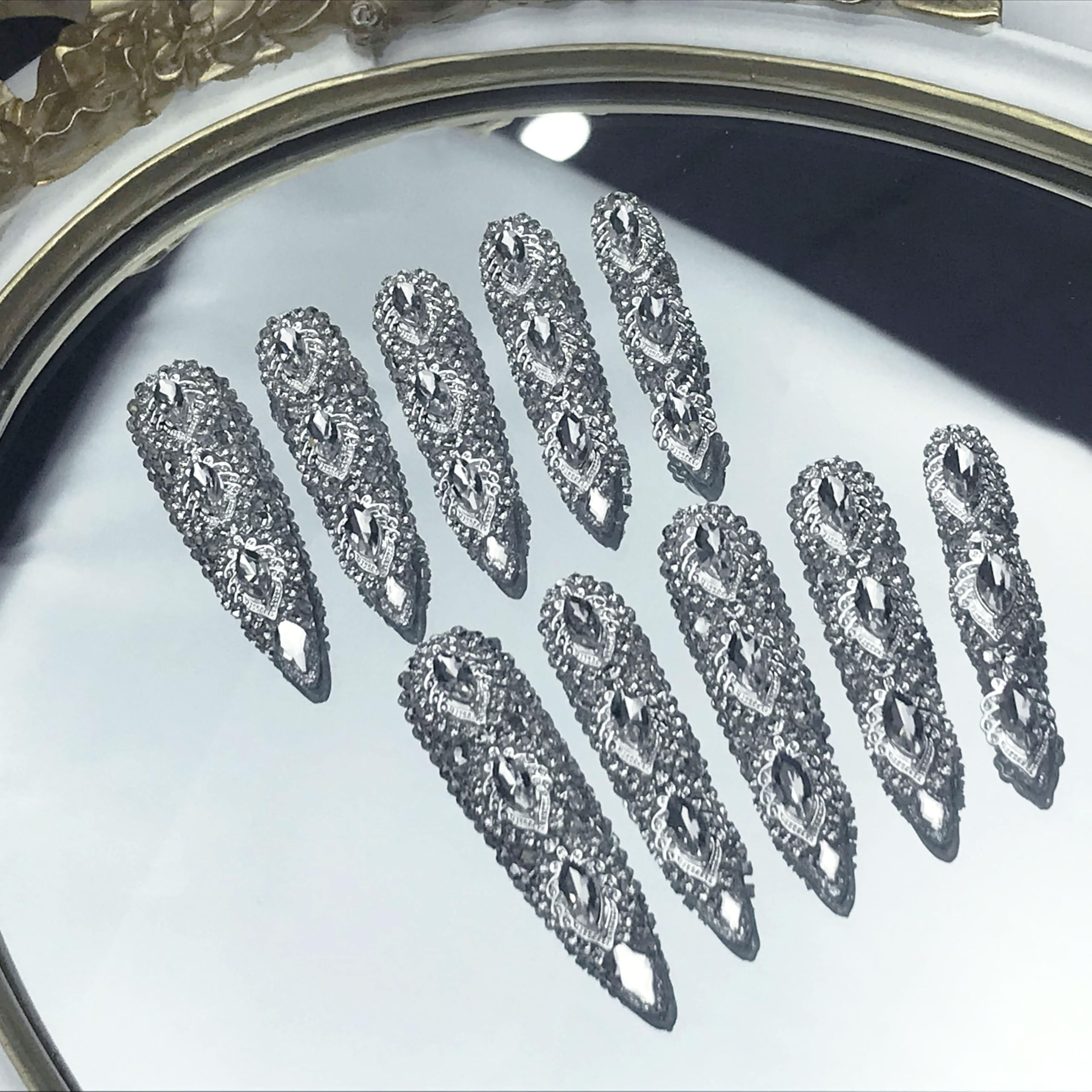 GGddsha Faux Ongles Presse Longs Amande, Cristal 3D, Impératrice Glaciale