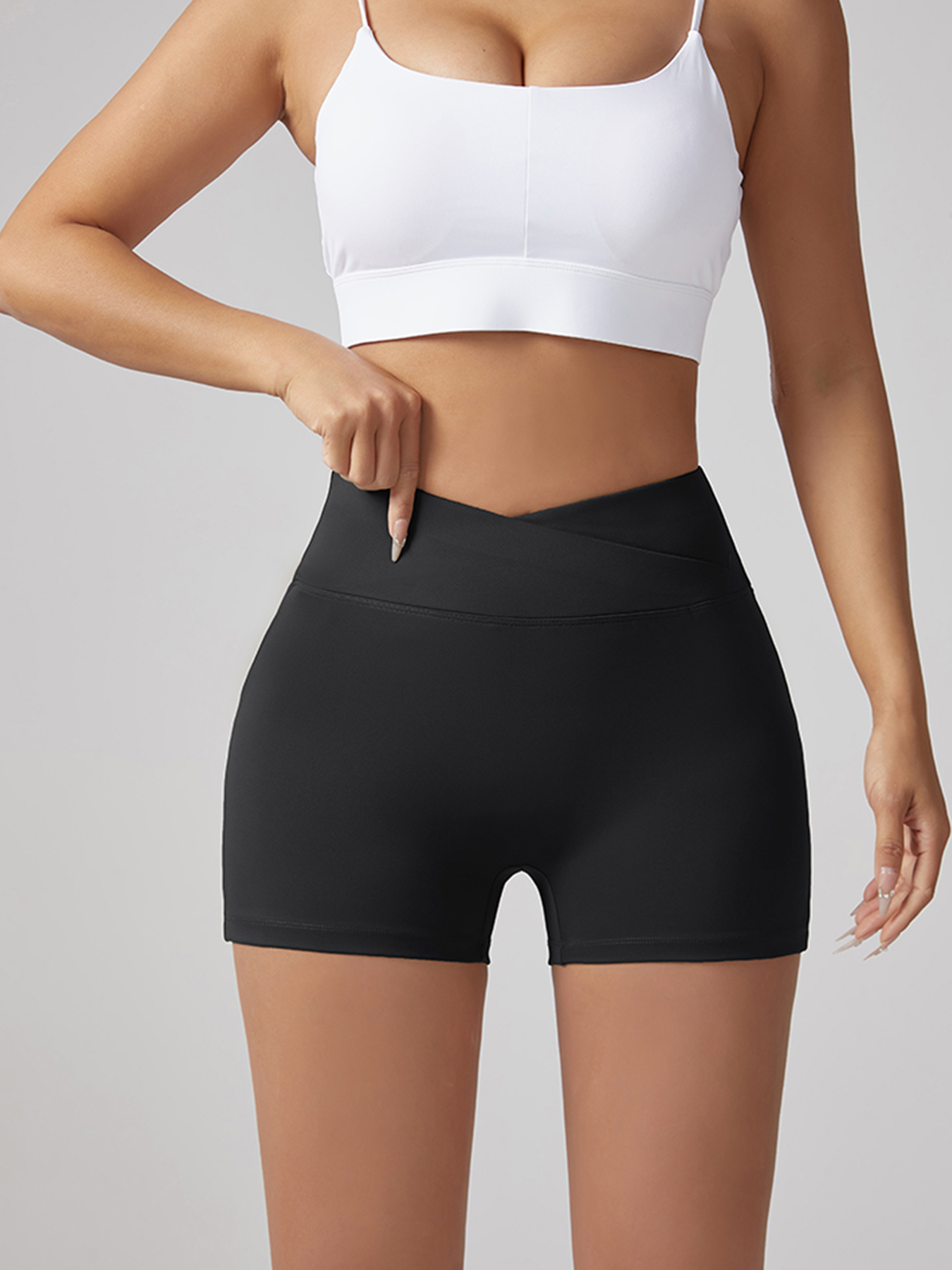 Short yoga taille haute poche et bouton serré