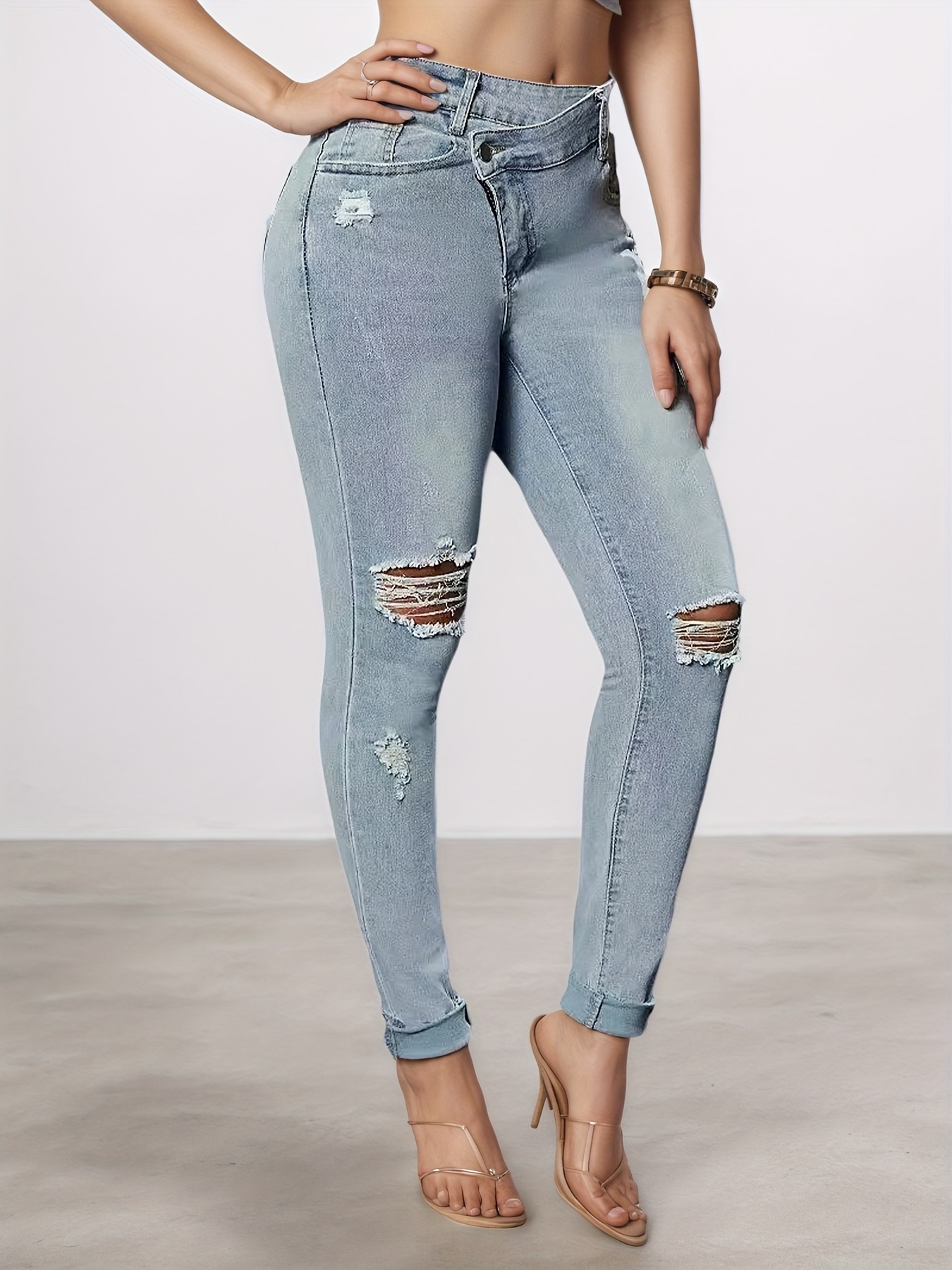 Jean femme délavé, coupe moulante, ceinture incluse