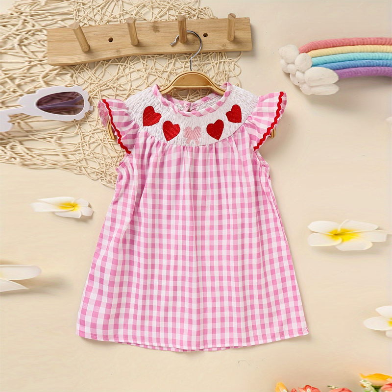 Robe carreautée manches courtes broderie cœur fillette
