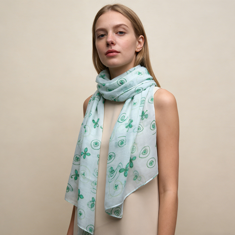 Foulard blanc léger imprimé fin et élégant