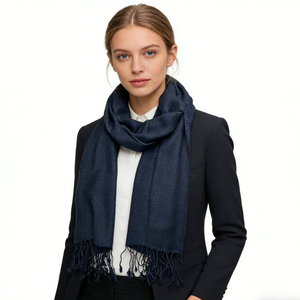 Foulard bleu marine jacquard texturé luxe
