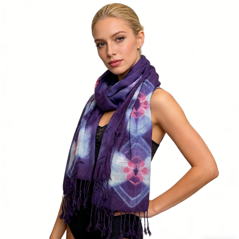 Foulard bohème lilas à franges florales, mouvement fluide