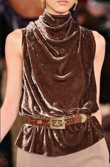 Haut sans manches col louche velours caramel décontracté