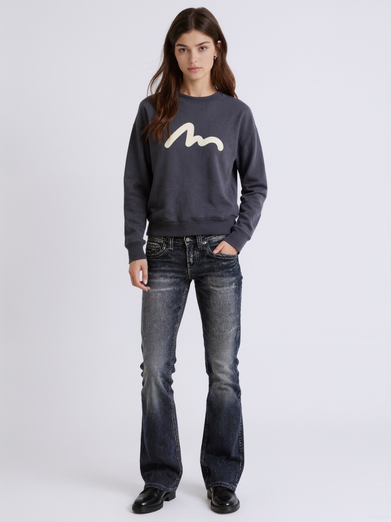 Jean femme taille haute jambes légèrement évasées nouveau