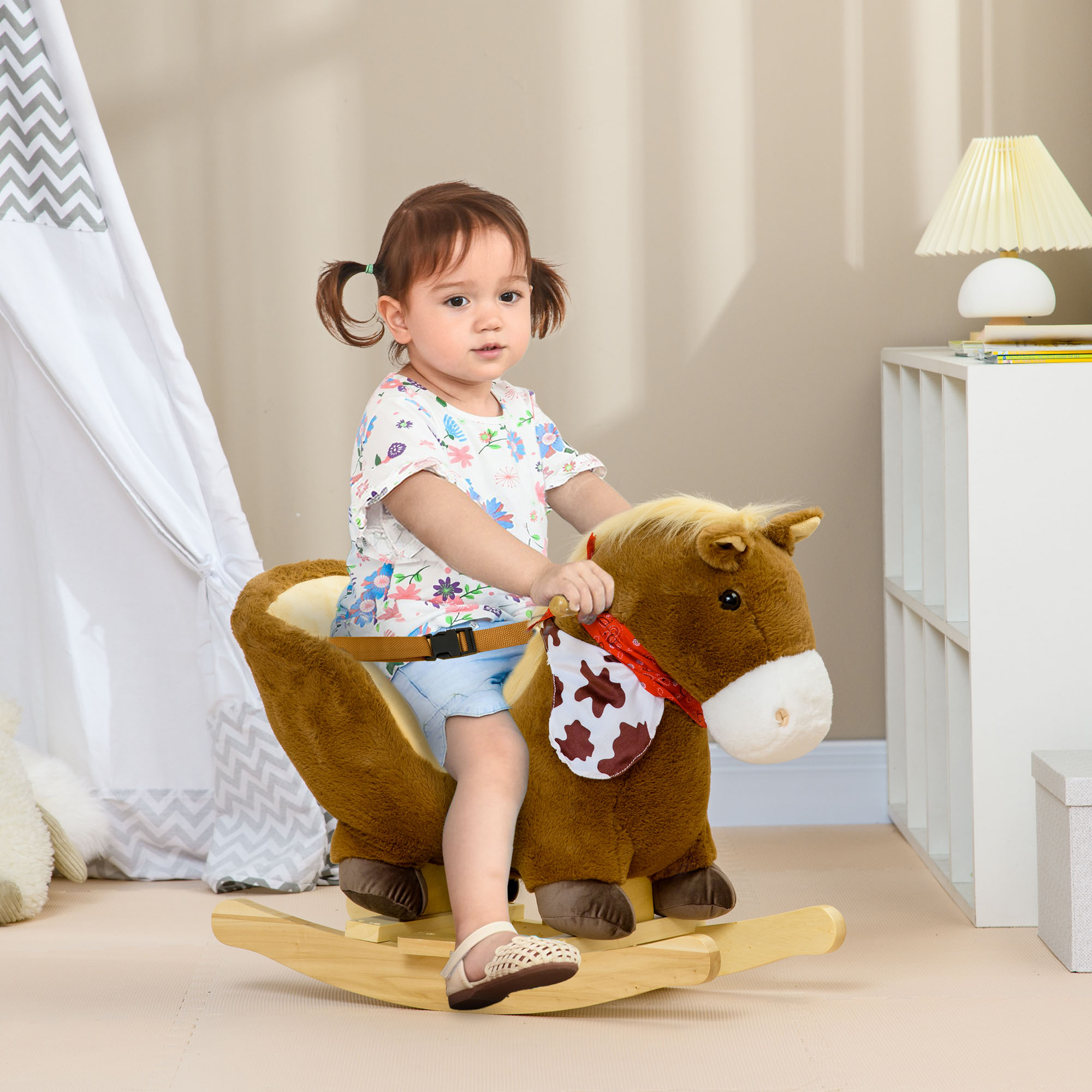 Cheval berçant peluche, bruits réalistes, pédales, 18-36 mois, brun