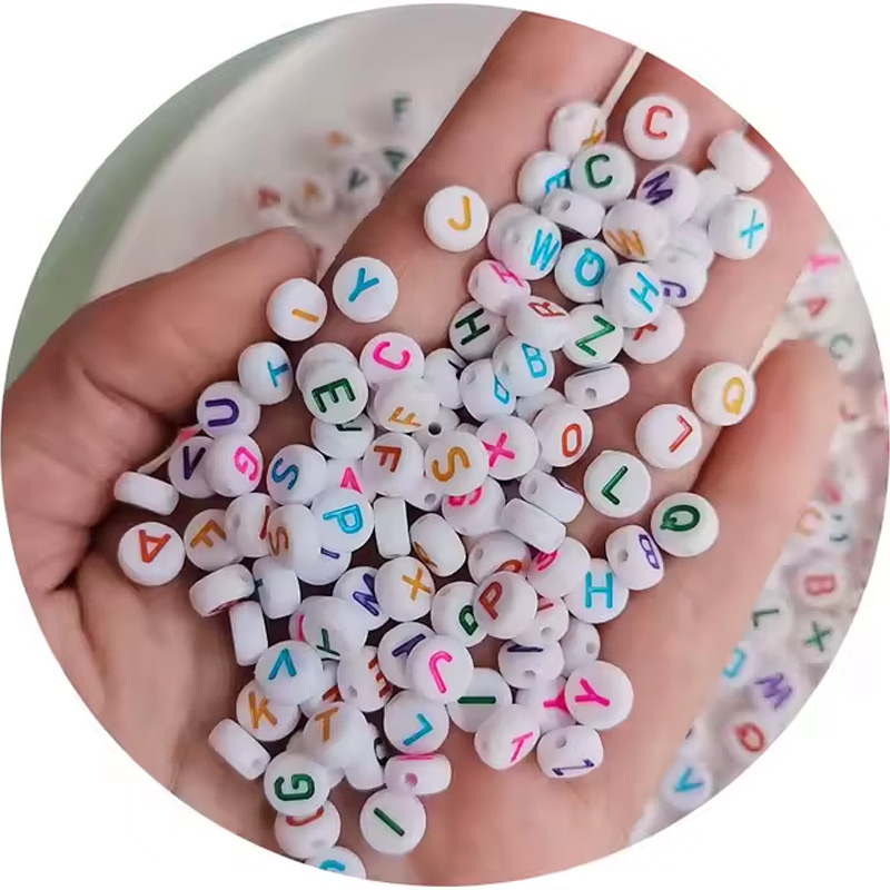 800 perles alphabet rondes blanches lettres colorées