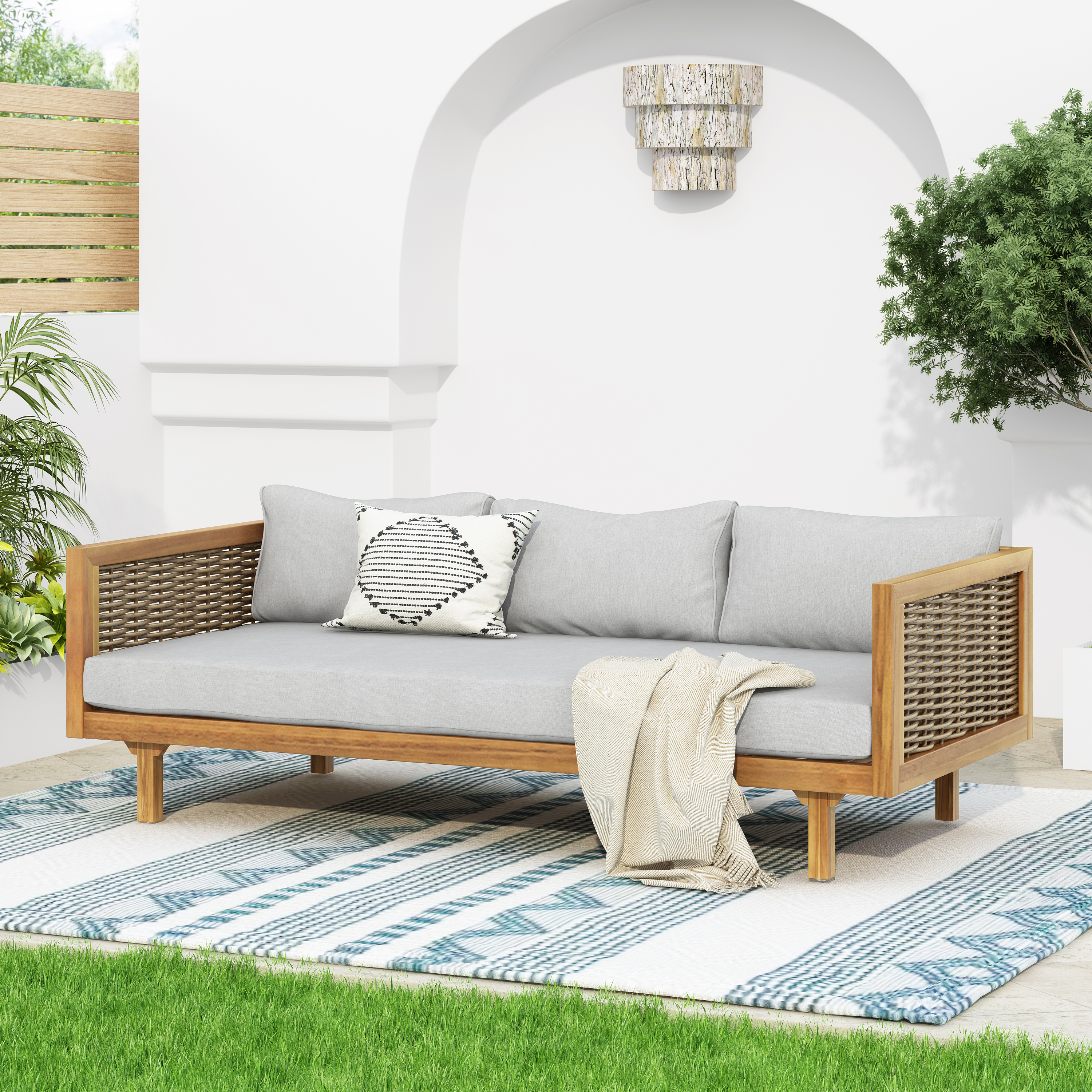 CLAREMONT Causeuse 3 places bras rotin, coussin gris clair