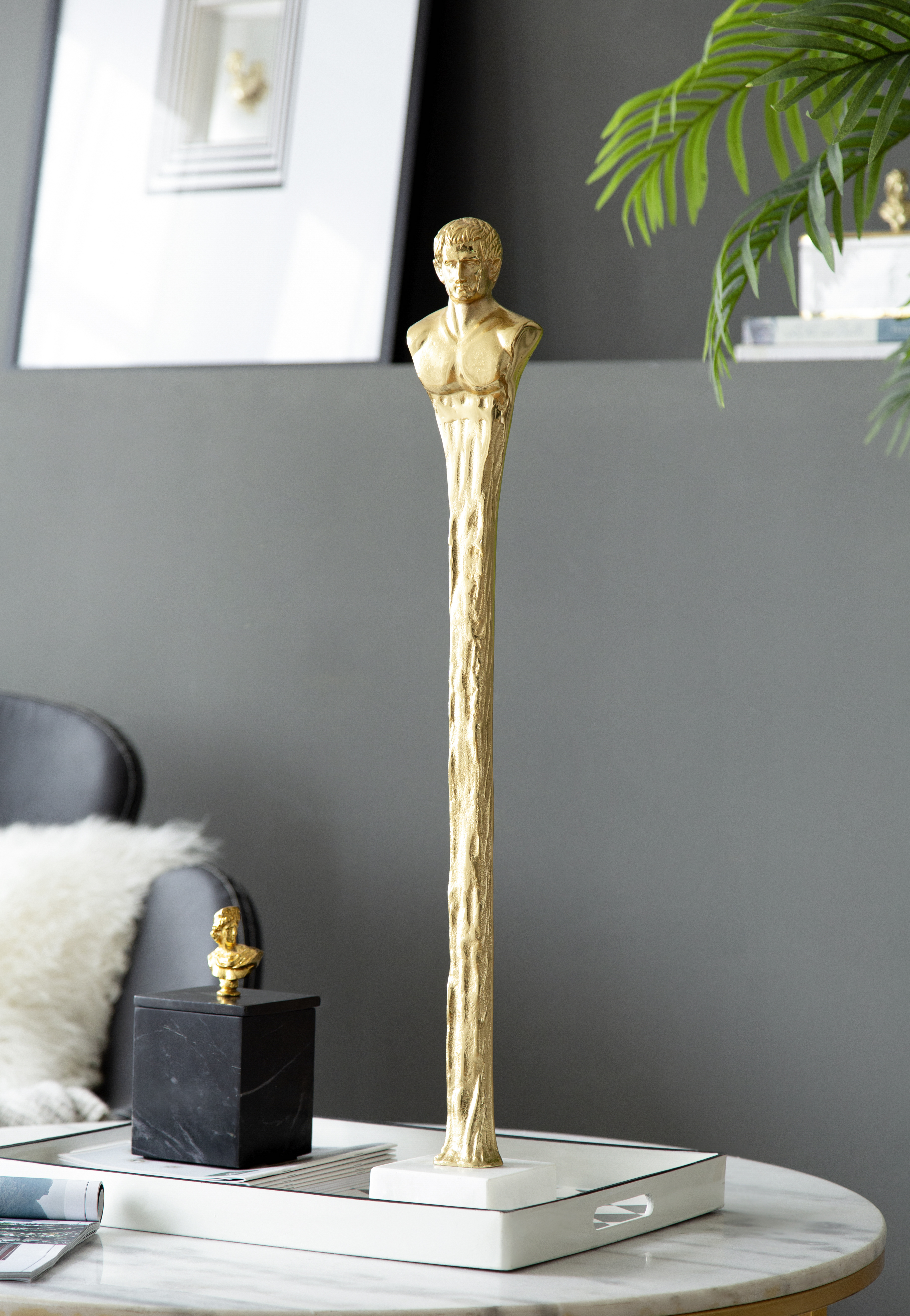 Statue romaine or 5,5x5,5x32 po sur base marbre blanc