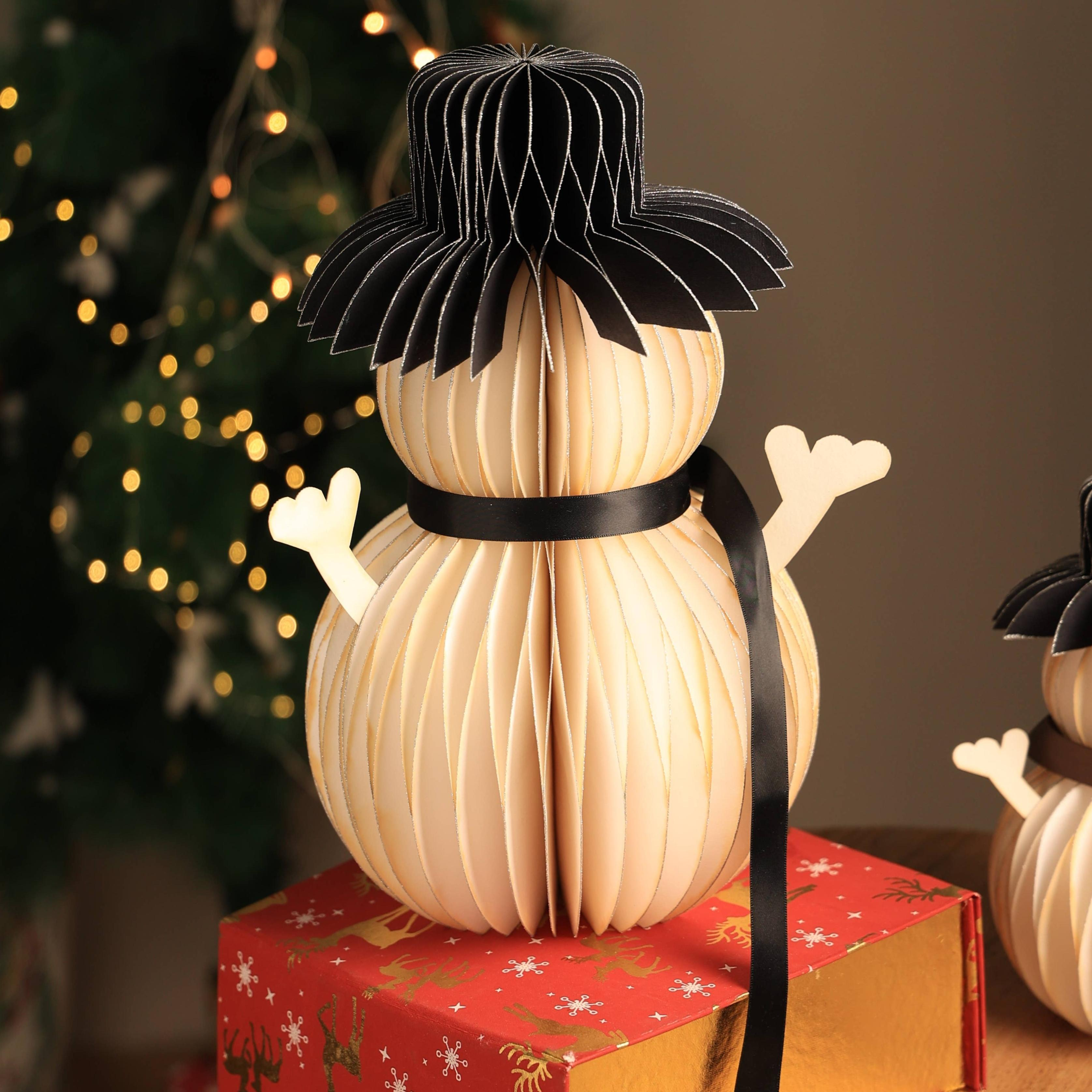 Bonhomme neige papier nid d'abeille artisanal blanc décor