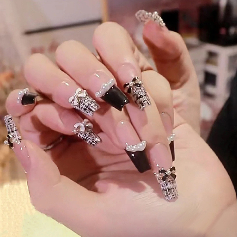 24 ongles art CC noir blanc