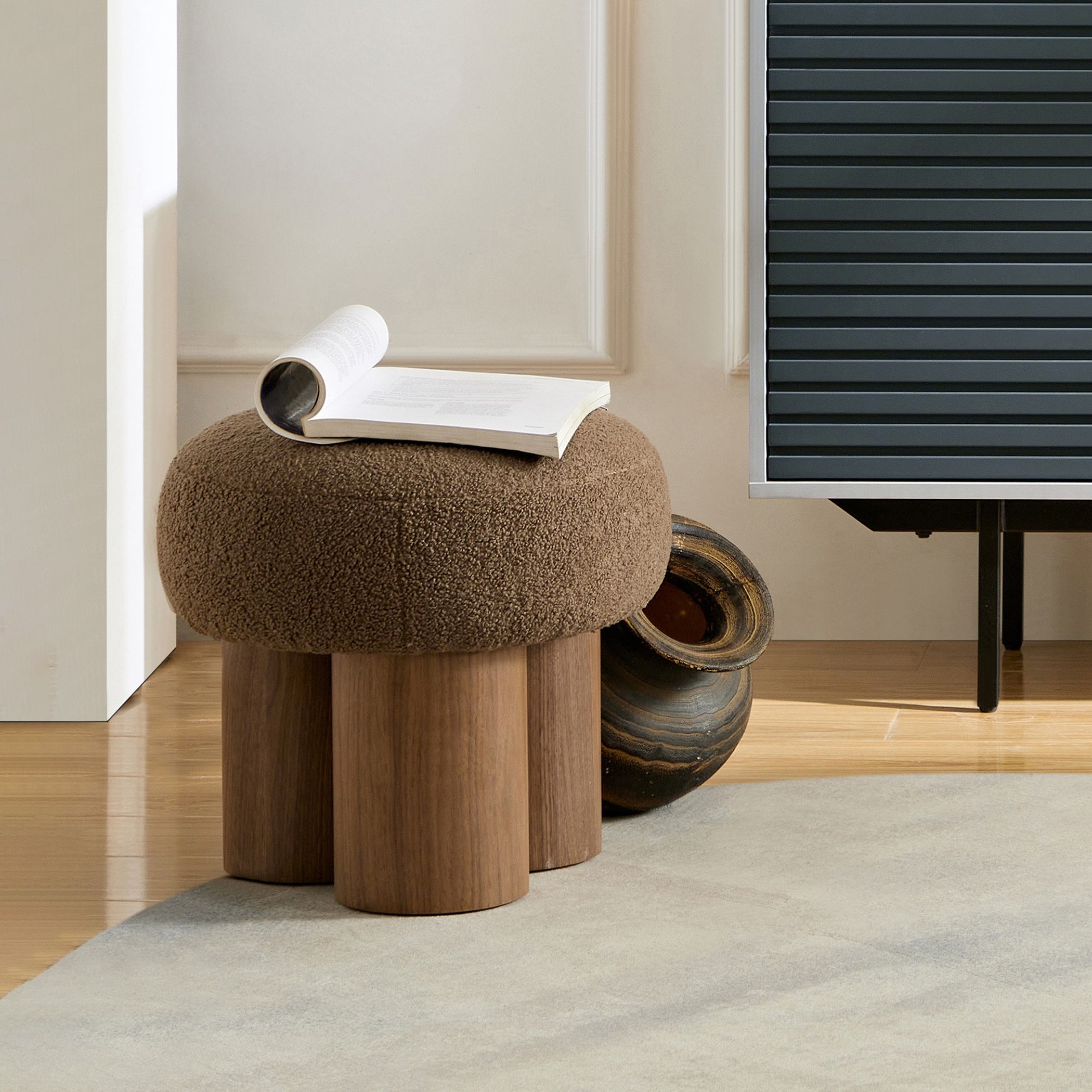 W8017-1 Tabouret laine agneau walnut veneer
