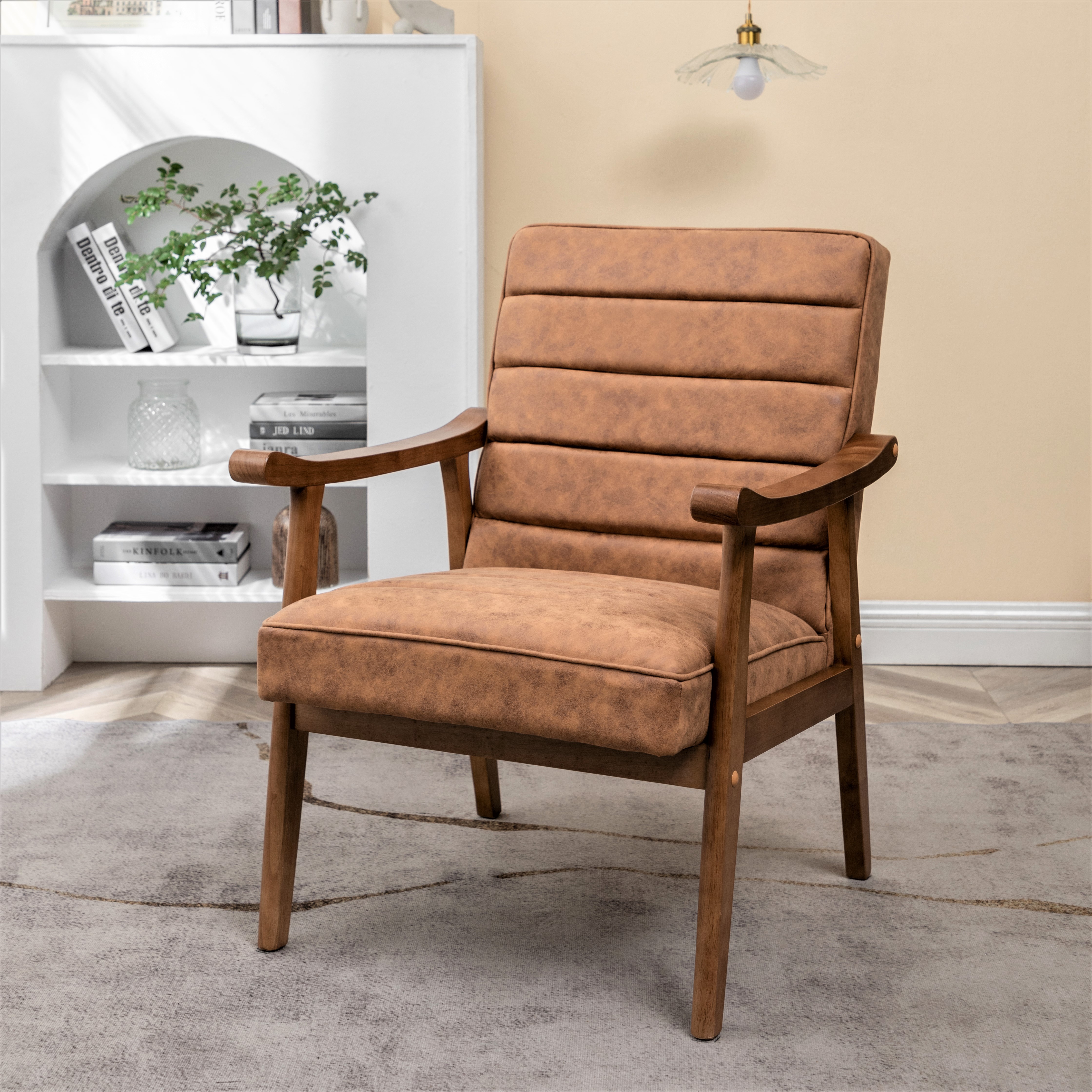 Fauteuil accent mi-siècle, cadre bois, cuir synthétique rembourré