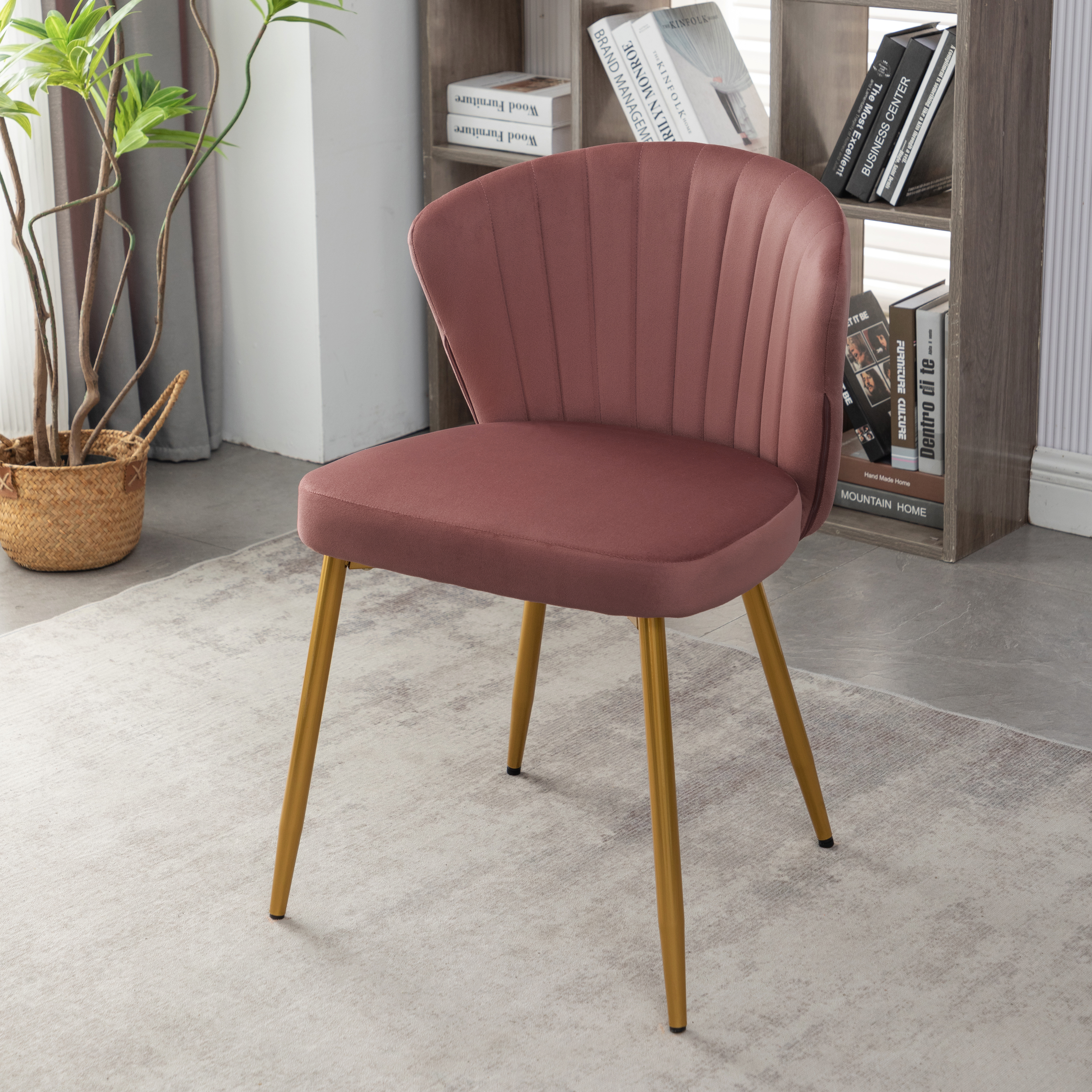 Chaise velours piqûre pieds or sans bras