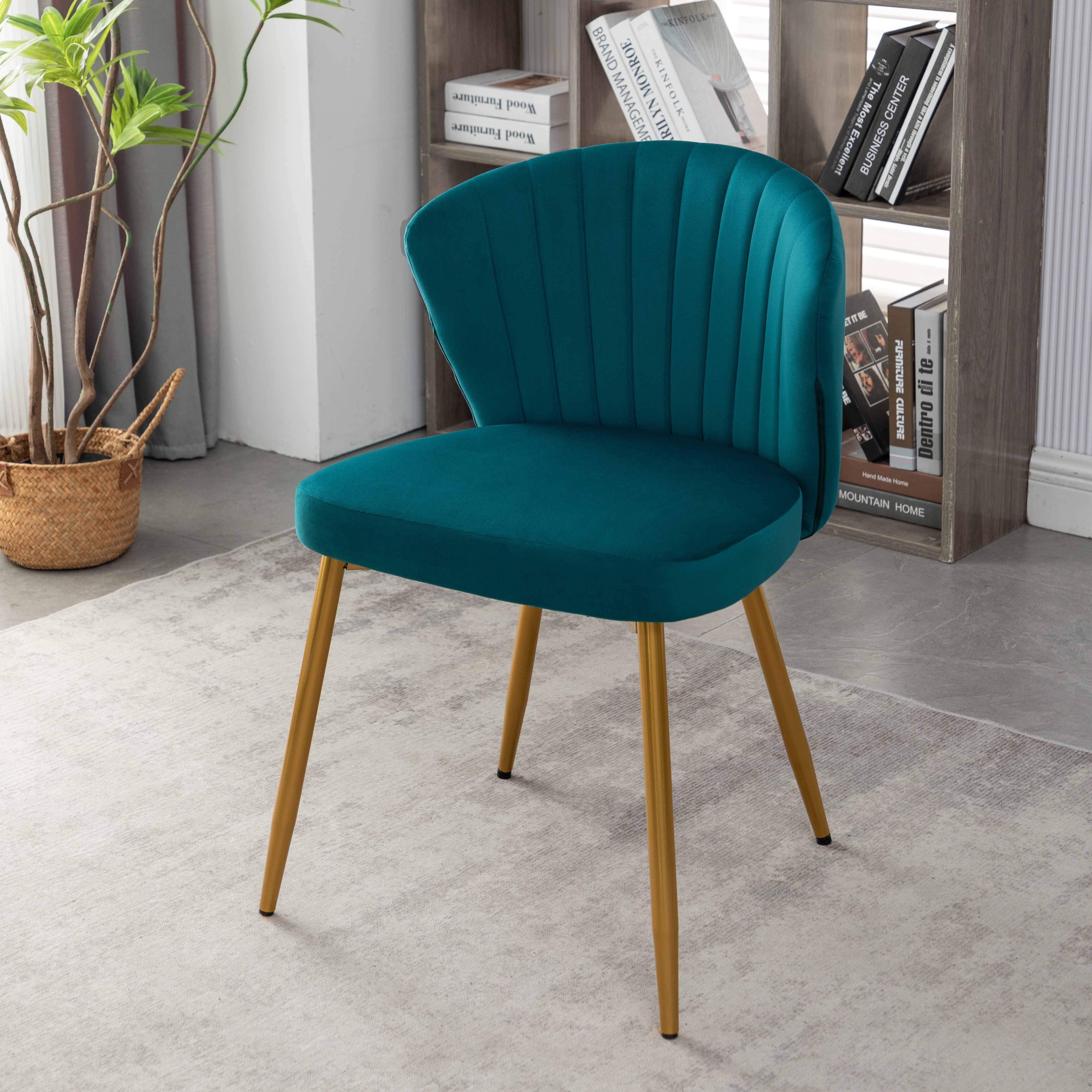Fauteuil accent velours, capitonné, pattes or, petits espaces