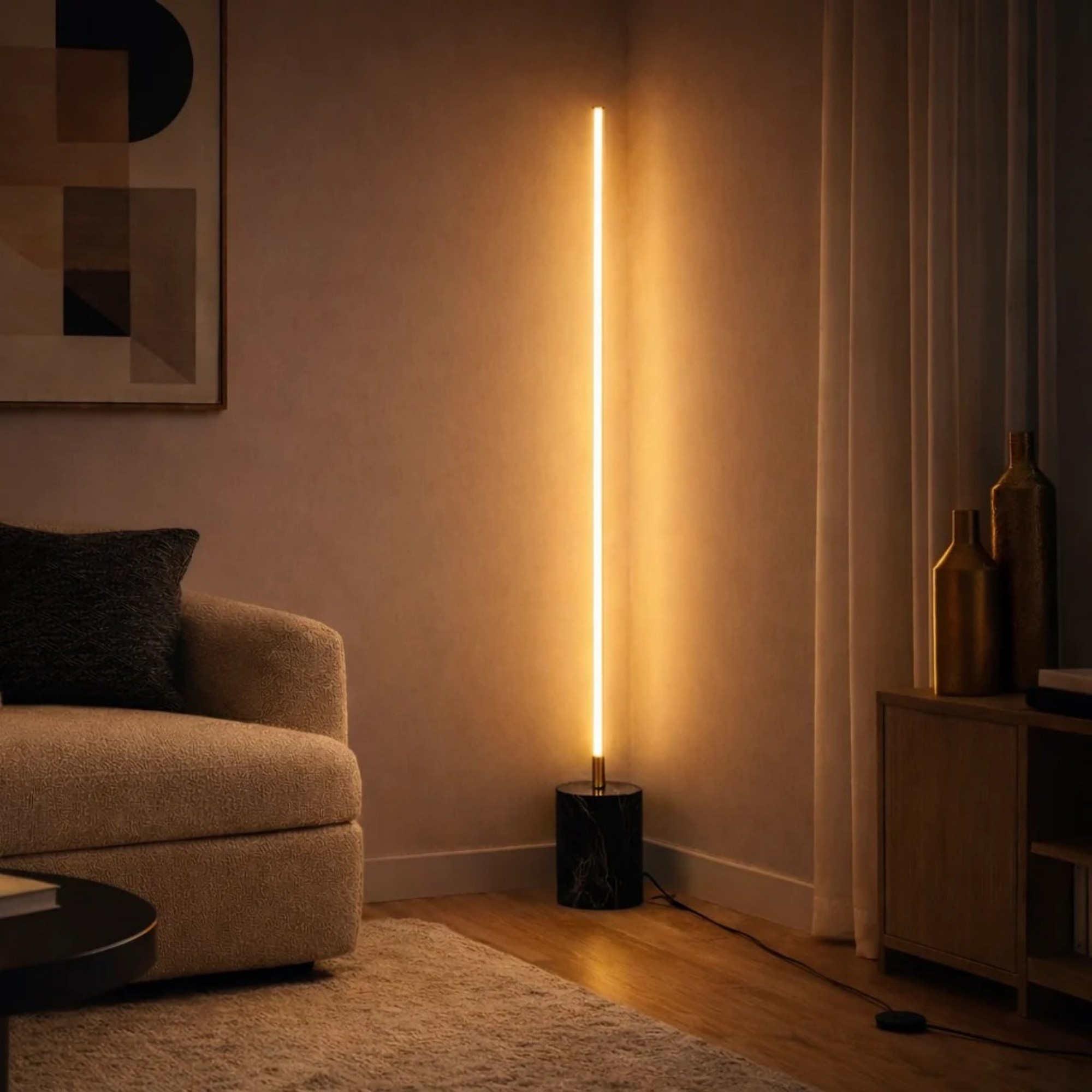 Lampadaire LED Prism laiton doré, base marbre synthétique
