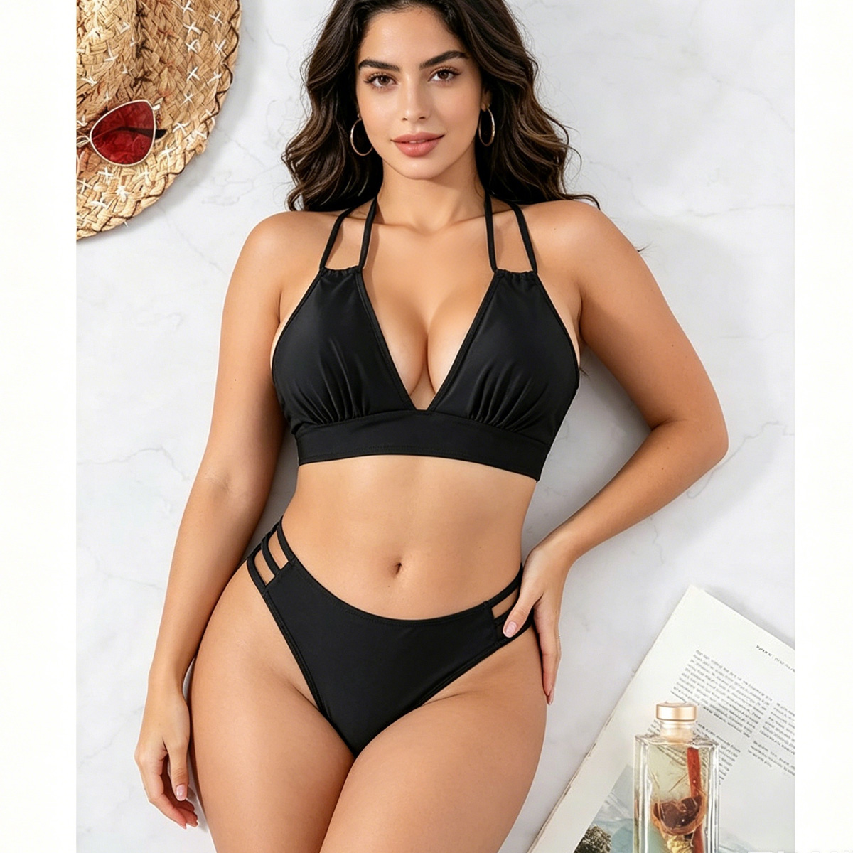 Bikini 2 pièces noir, haut plongeant & bas taille haute