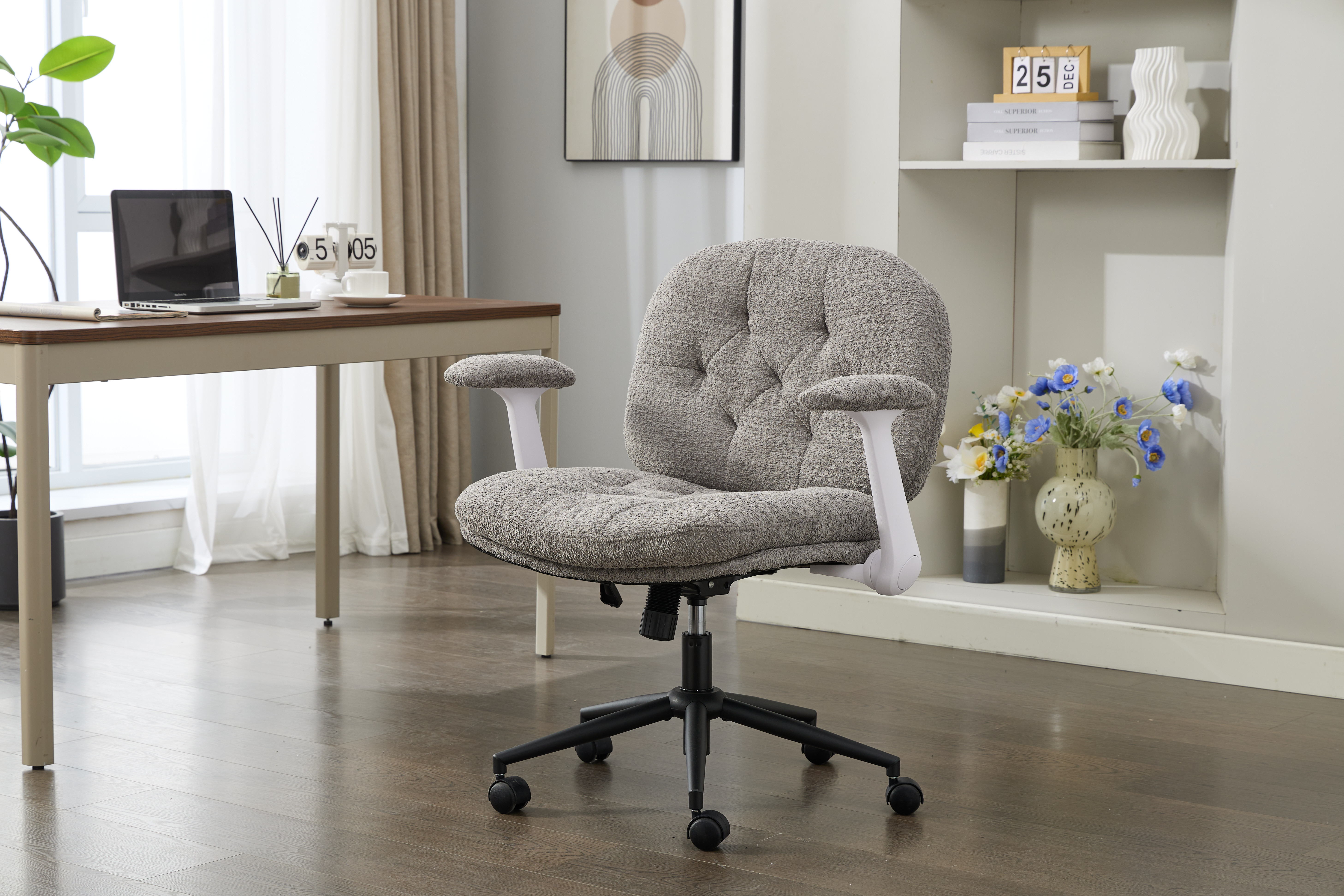 Chaise pivotante accoudoirs rabattables grise