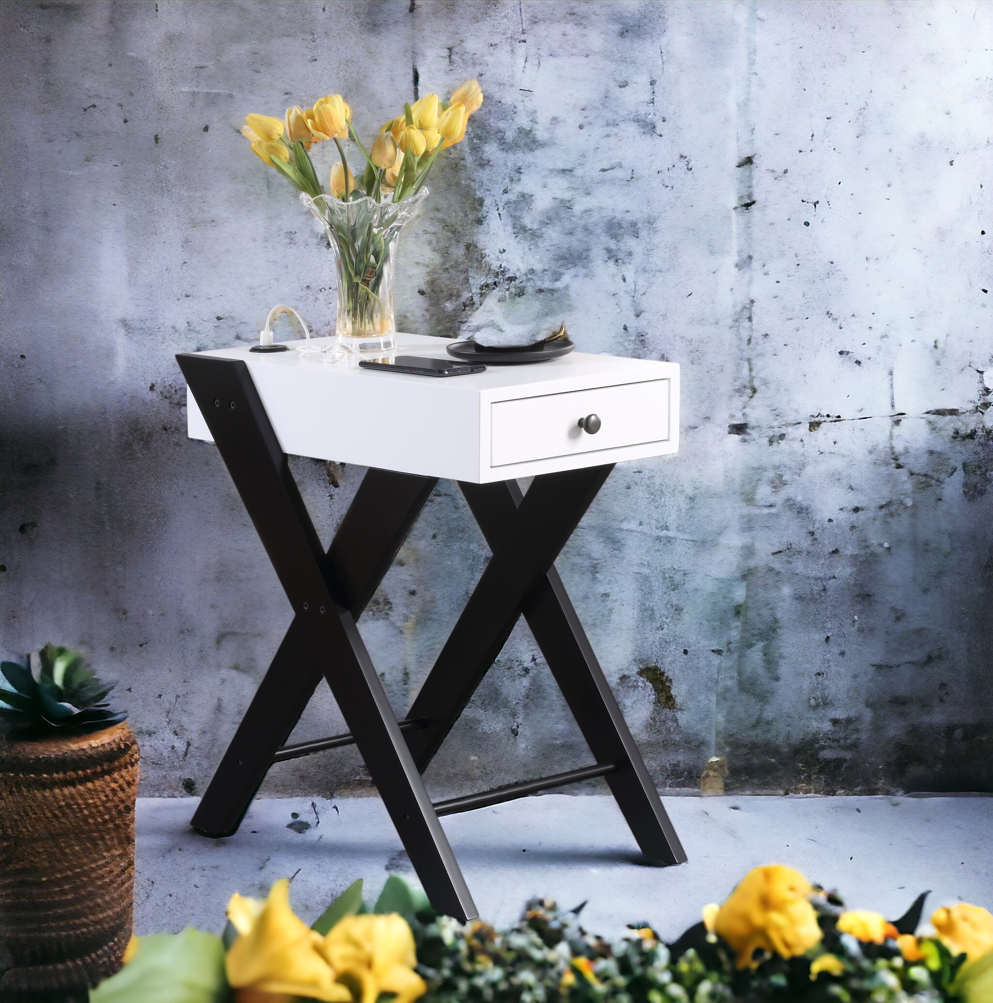 Table d'appoint Fierce blanc noir port USB intégré