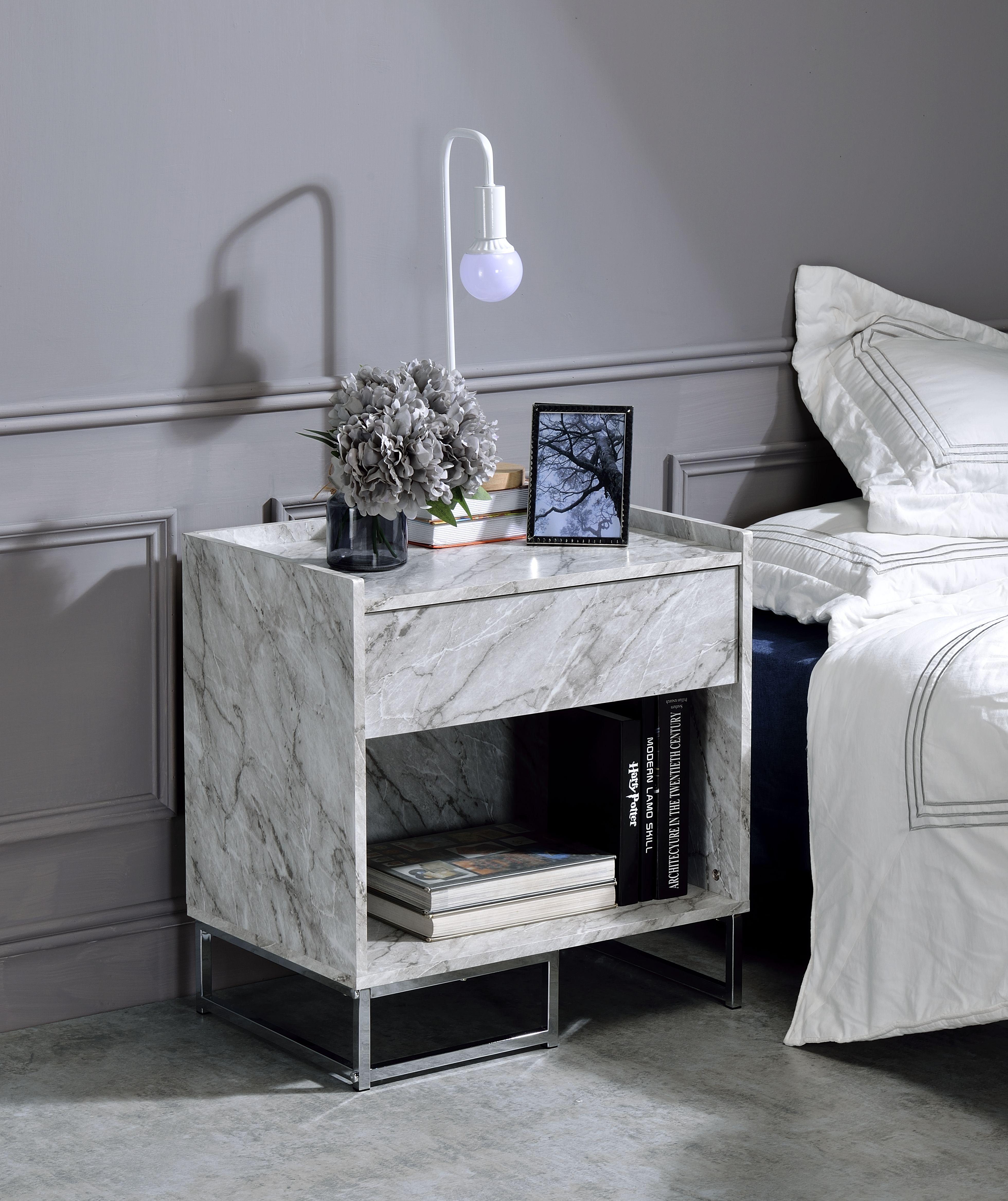 Table accent Azrael marbre faux chrome blanc