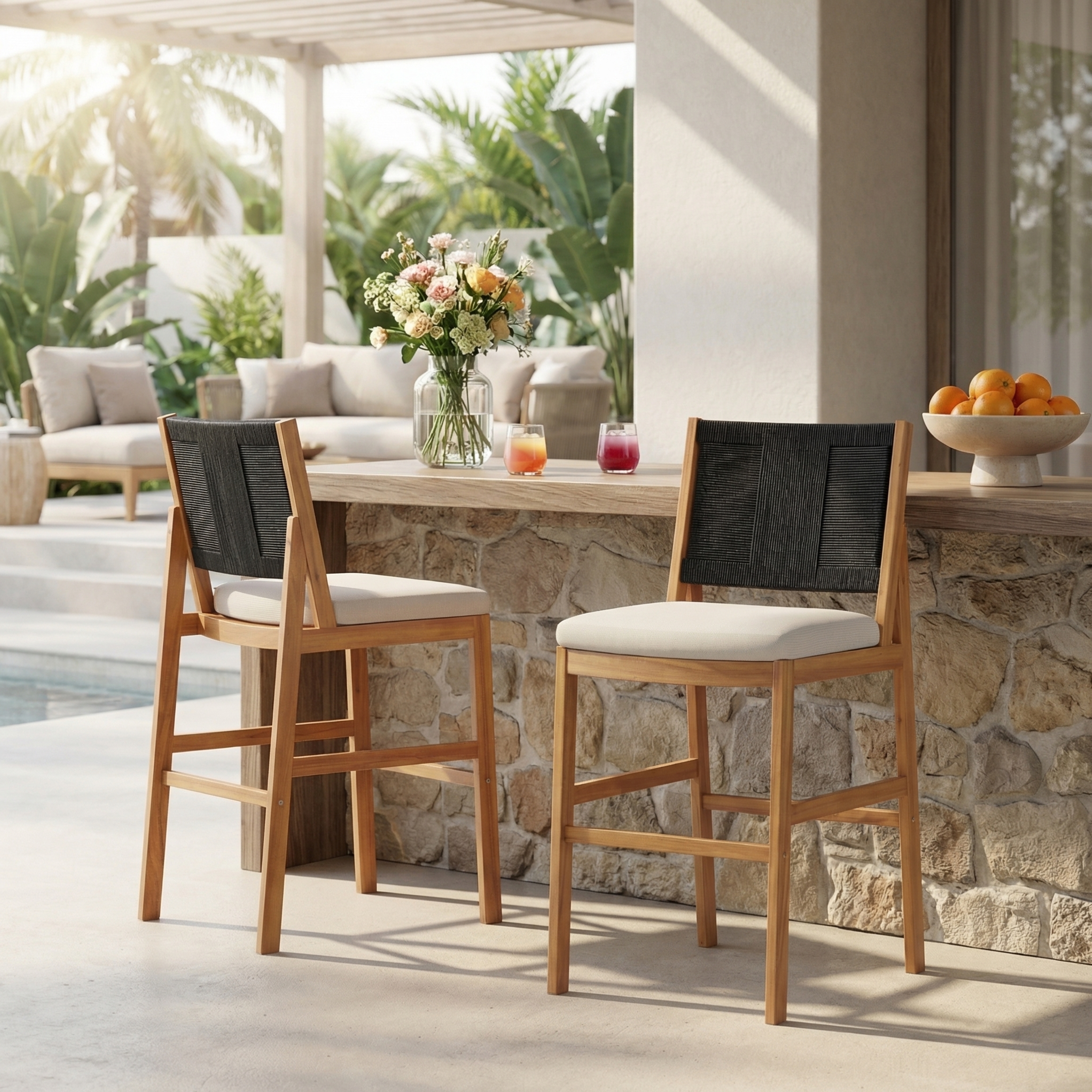 Ensemble de 2 tabourets de bar acacia teak, coussin crème, dossier osier noir