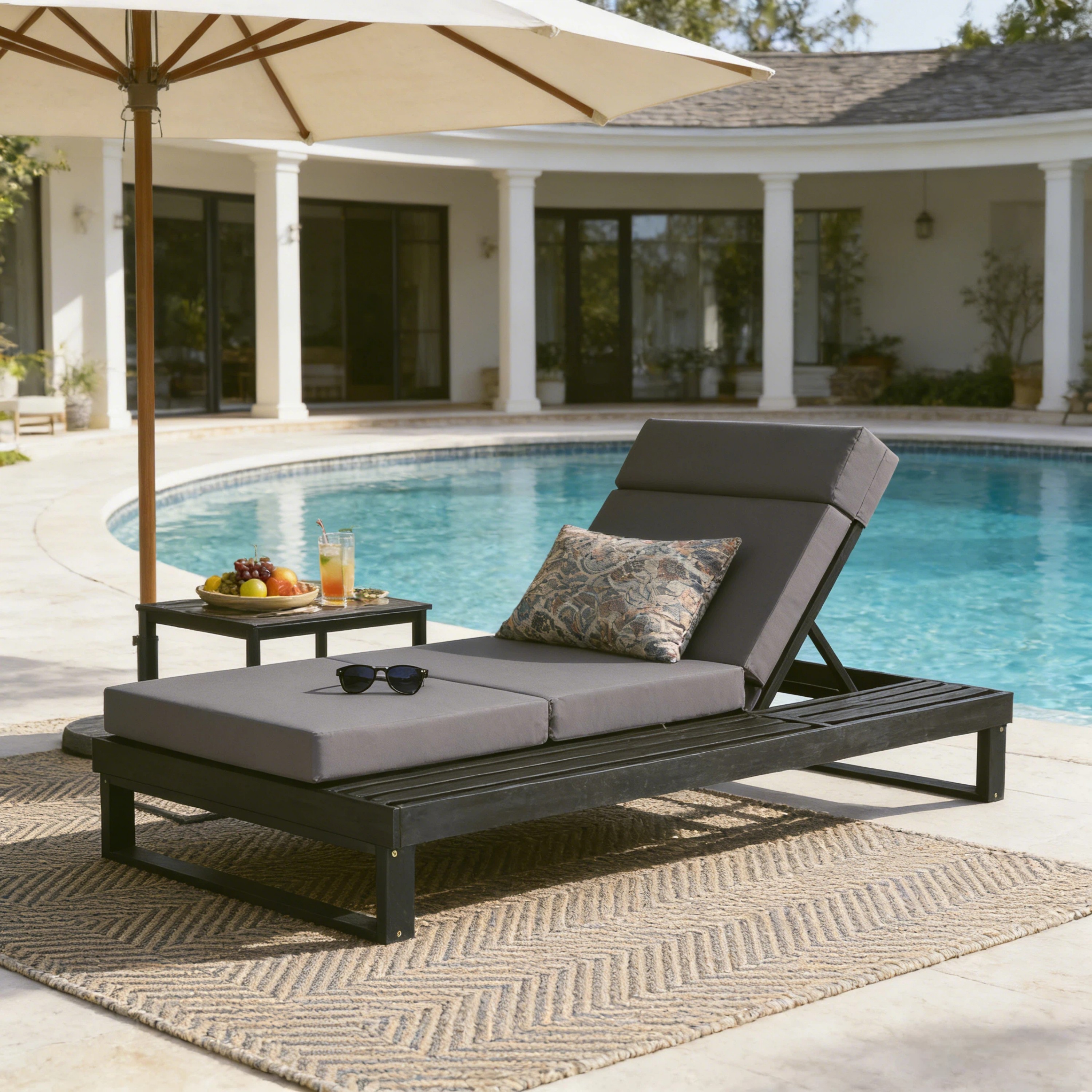 Chaise longue bois acacia noir, coussin gris 4 po, patio piscine, beige disponible