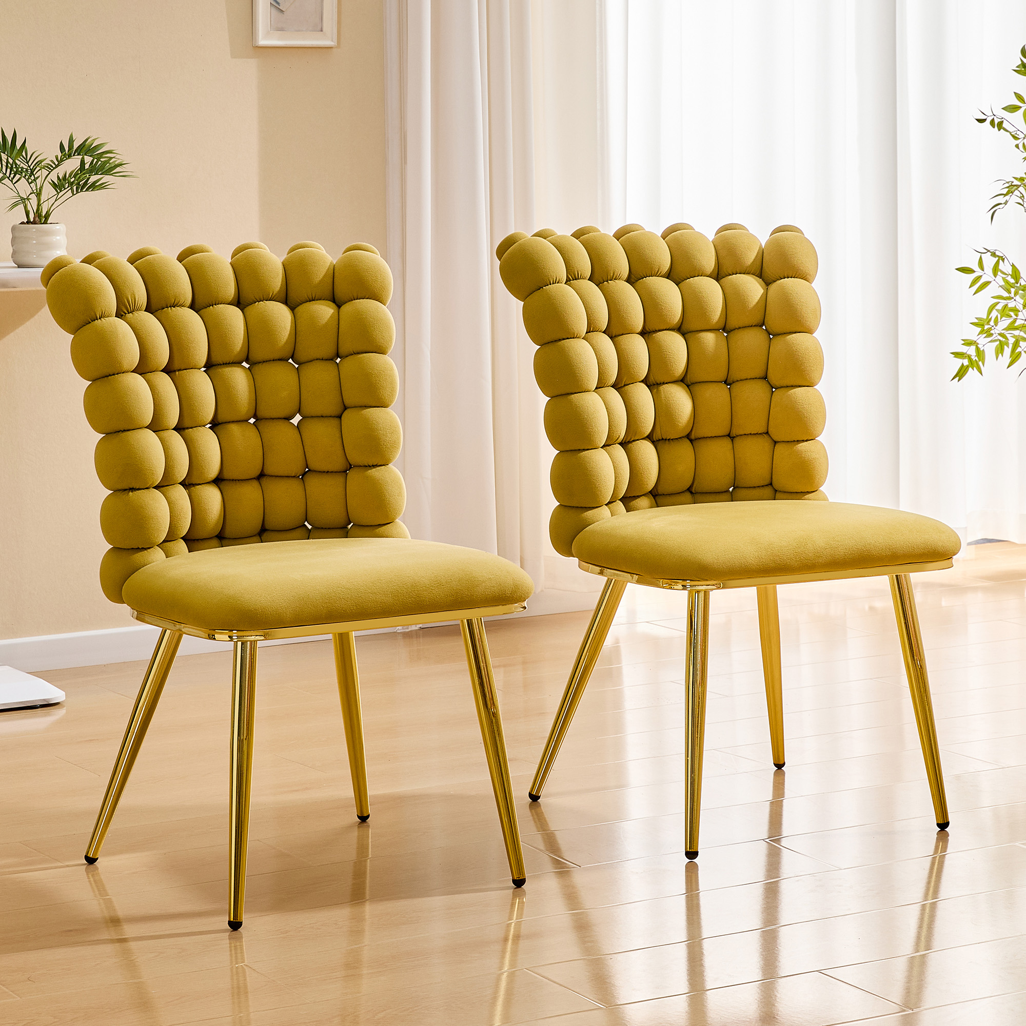 2 fauteuils accent ouatiné pieds or design épuré