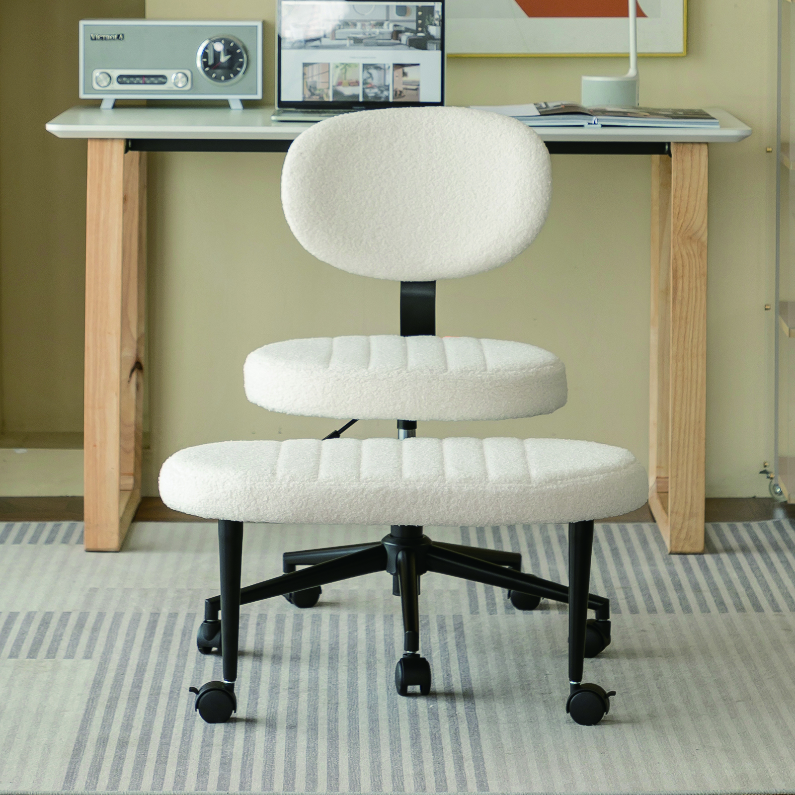 Chaise bureau ergonomique, position croisée, support lombaire