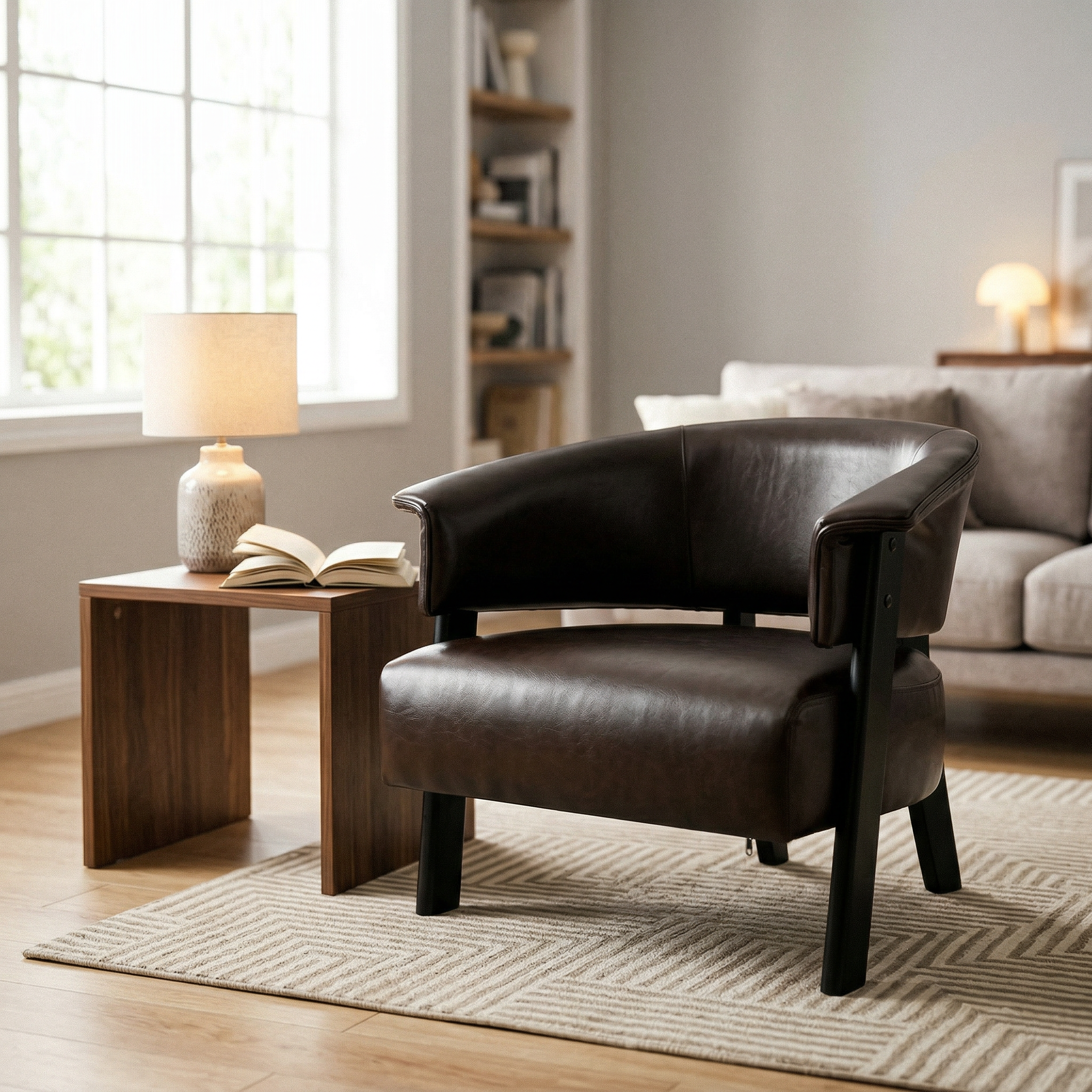 Fauteuil wingback similicuir, dossier enveloppant, bras rembourré