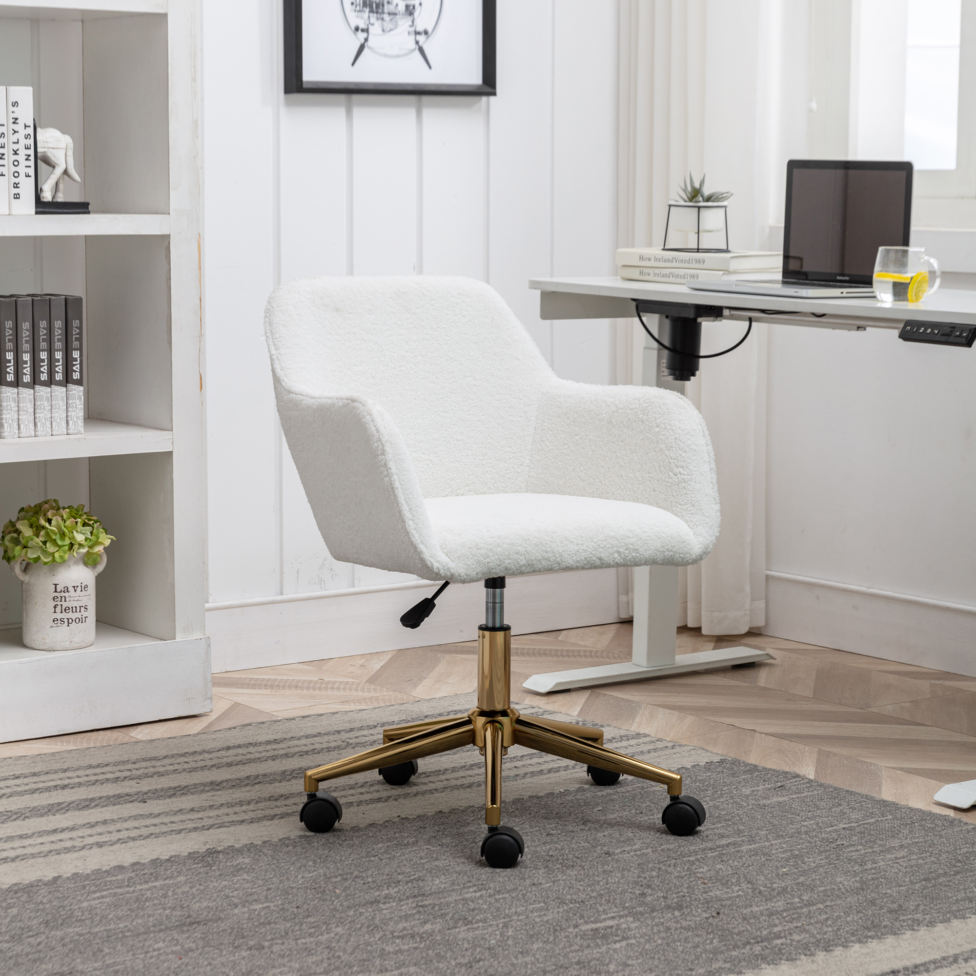 Chaise bureau teddy blanc pivotante réglable pieds dorés