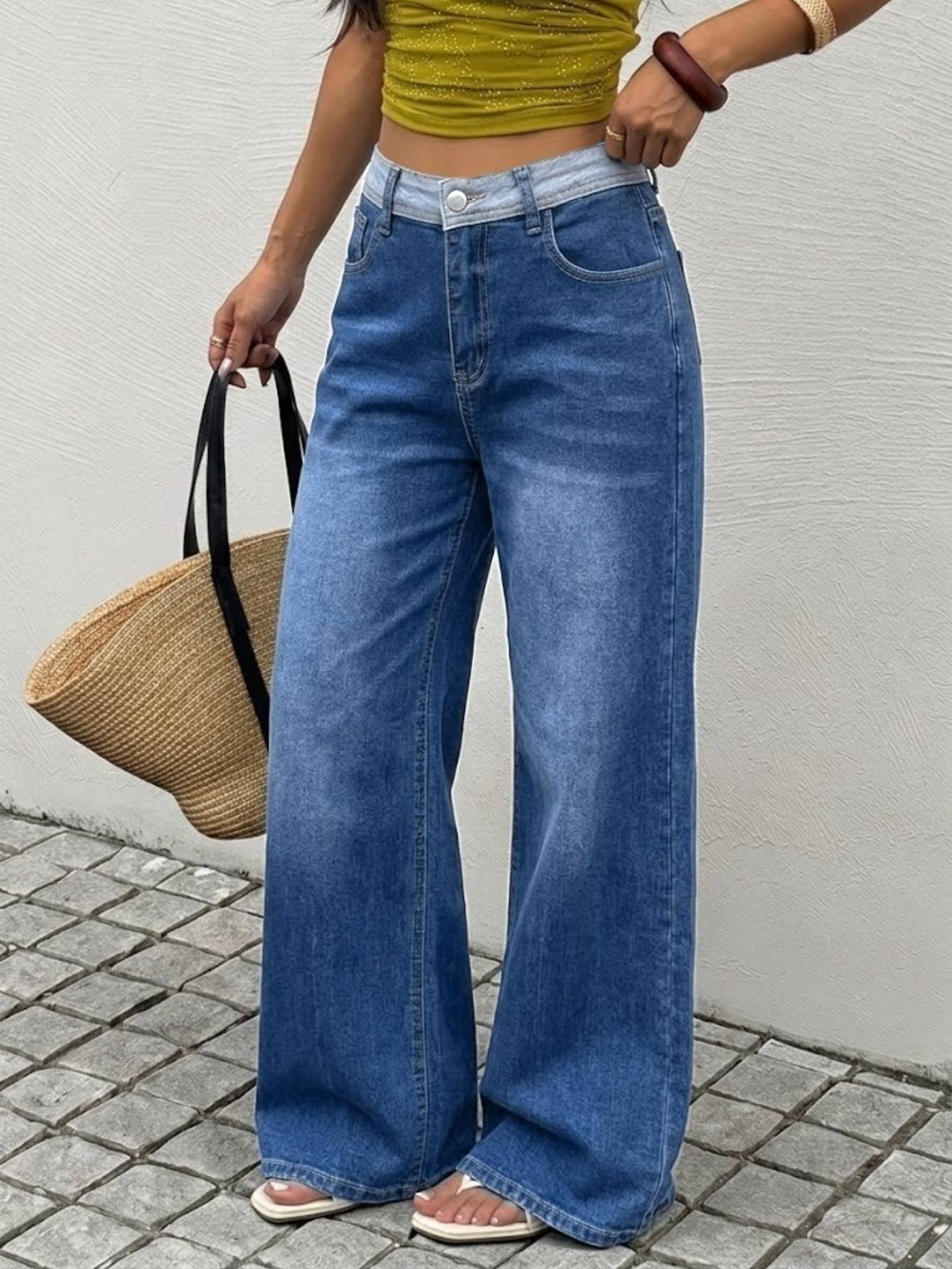 Jean femme taille haute contrastant large mollet délavé
