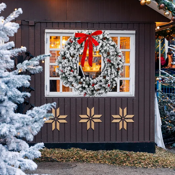 Couronne Noël préclairée 48 po, 150 lumières, 450 branches PVC