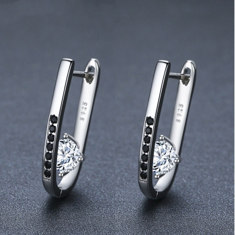 Boucles oreilles U minimaliste élégant