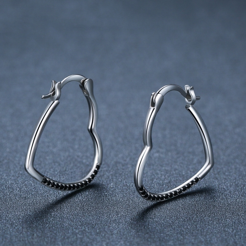 Collier cœur ajouré zircon créatif