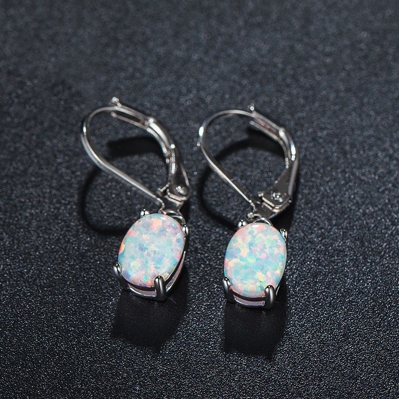 Boucles oreilles opale ovale quatre griffes européen