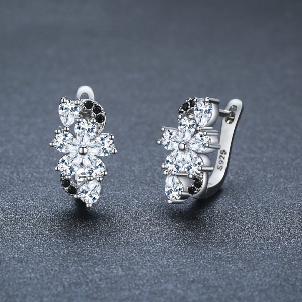 Clous oreilles fleur zircon style cool Noël
