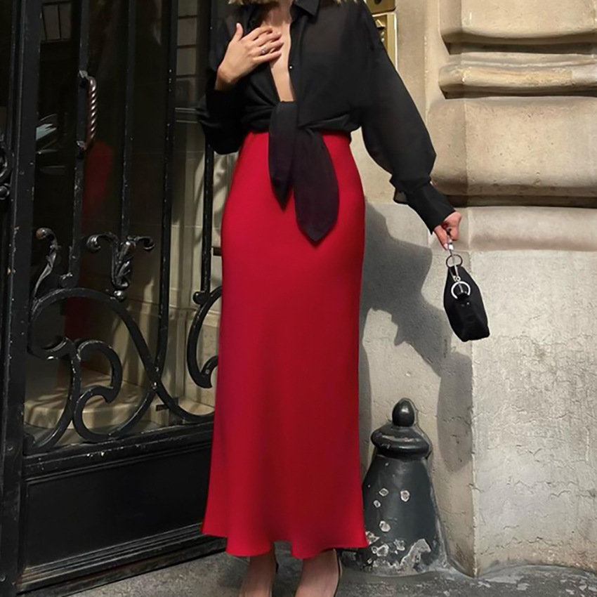 Jupe fishtail satin rouge Nouvel An