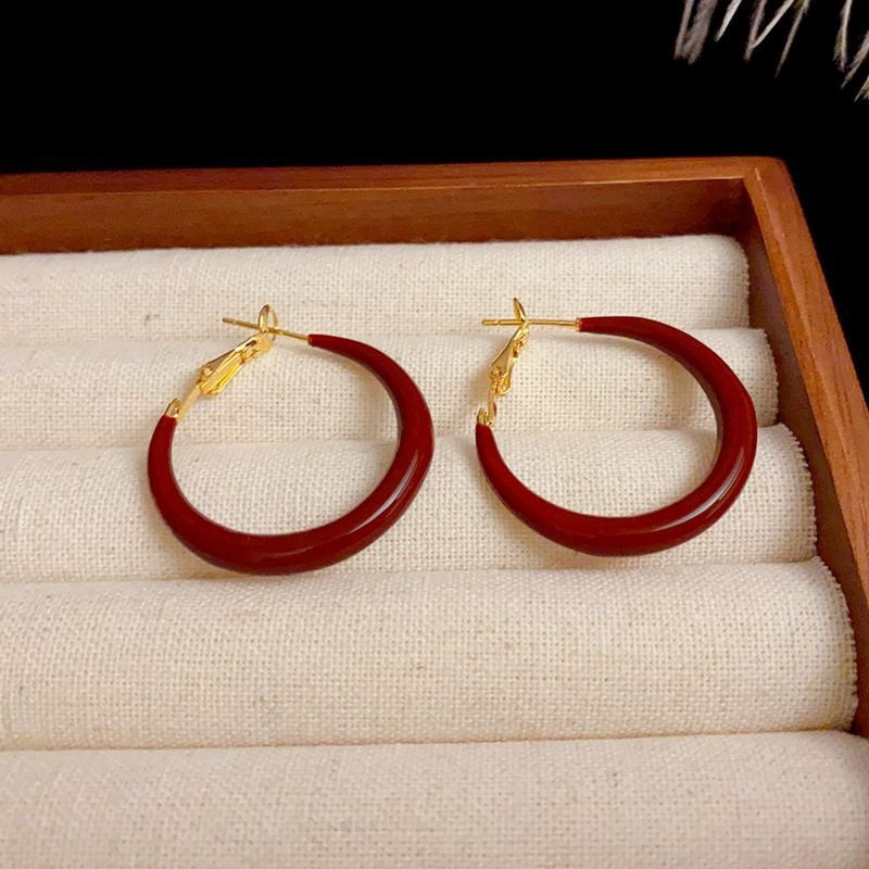 Bracelet et boucles d'oreilles rétro vernis rouge