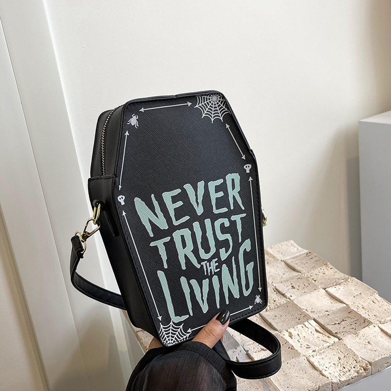 Petit sac carré graffiti imprimé style goth