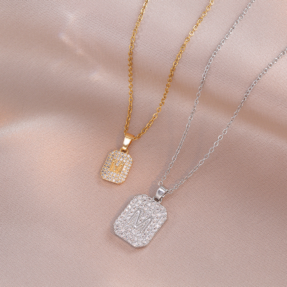 Collier pendentif lettre M acier titane style asiatique niche
