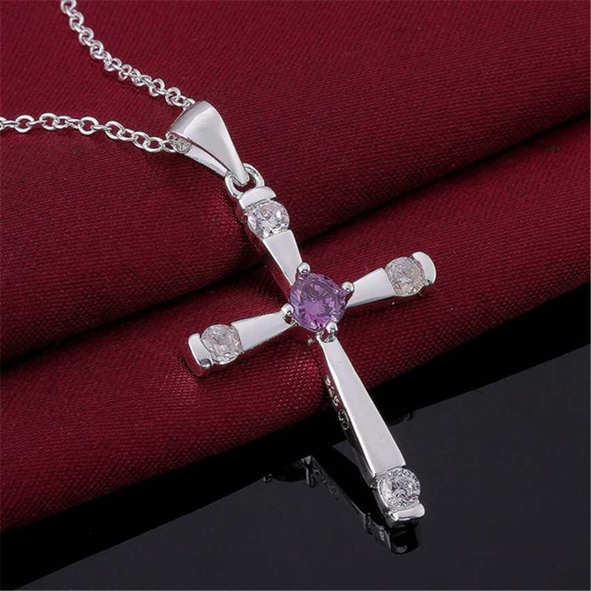 Collier croix zircon cristal violet plaqué argent